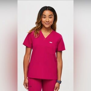 Figs scrub set color: ultra rose, Small top Catarina 1 pocket yola pant sm-tall